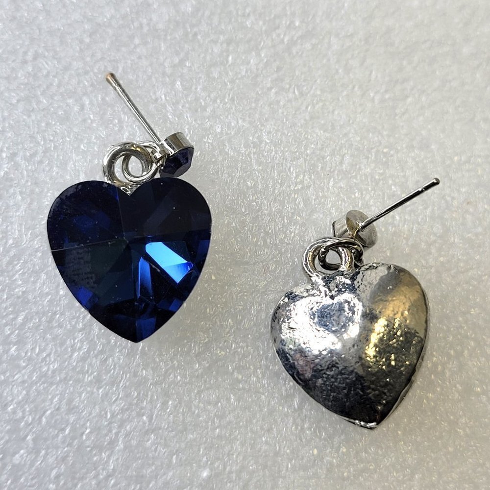 Heart Shaped Mini Earrings - Picture 3 of 8